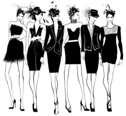 Mannequins femmes en robe noire et chapeau de plumes