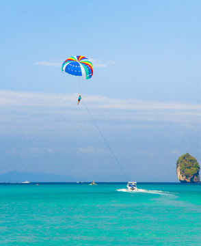 Parasailing Sky Vacation Exercise