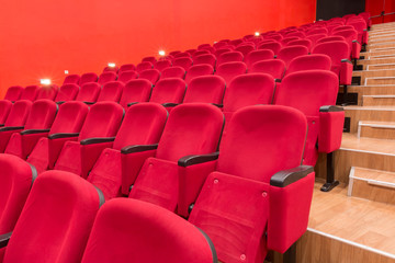 Obraz premium empty red cinema or theatere seats