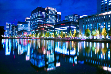 Fototapeta premium 丸の内オフィスビルの夜景