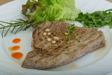 Grilled tuna steak