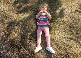Naklejka na ściany i meble little girl in haystack