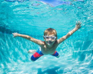 Young Boy Diving Underwater in Swimming Pool © EpicStockMedia