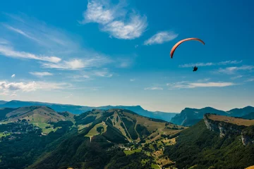 Keuken foto achterwand Luchtsport Paragliden in de lucht