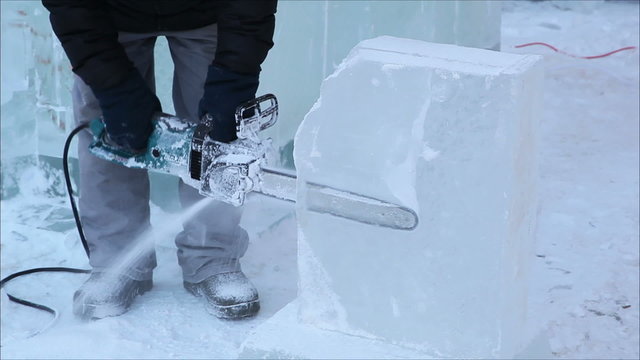 sculptures made ​​of ice