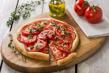 pie with tomato tart of puff pastry - 74326342