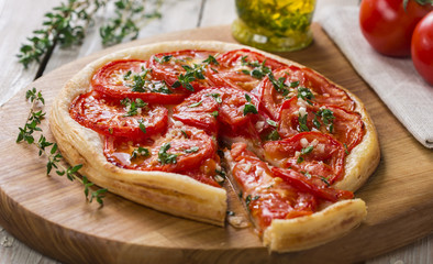 pie with tomato tart of puff pastry