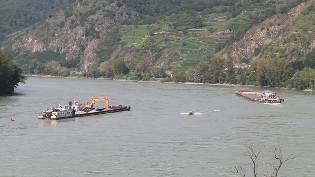 Donau - 001 - Schifffahrt