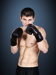 Plakat boxer in black gloves