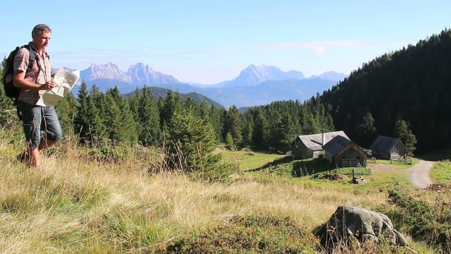 Wandern - 002 - Almhuette - Kartenleser - Boesenstein