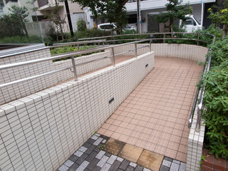 車椅子用のスロープ