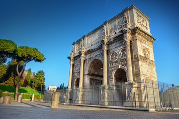 Fototapeta na wymiar Arch of Constantine is a triumphal arch in Rome,