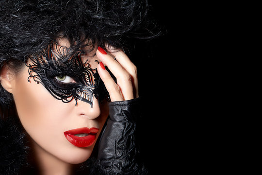 Beauty Fashion Woman in Creative Masquerade Eye Makeup