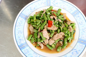 Puff vegetables beans with pork .