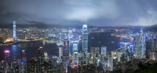 Poster Victoria Harbour van Hong Kong bij nacht © leeyiutung