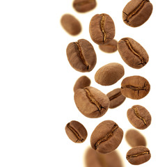 Obraz premium Flying coffee beans