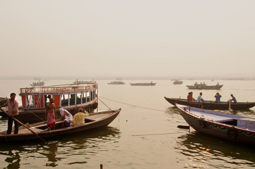 Fototapeta premium India, Varanasi, Dawn on the Ganges