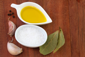 oil with garlic and bay leaf