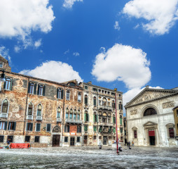 Fototapeta na wymiar Venice square under a cloudy sky
