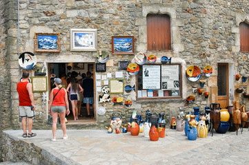 Tourists walting and shopping at a ceramic shop in Pals
