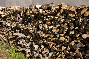 積み上げた薪
