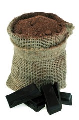 Sac de chocolat en poudre et carrés de choclat