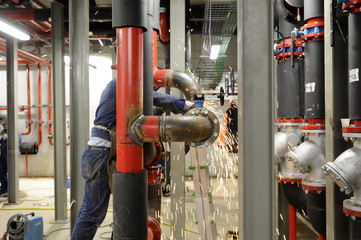 Costruzione di impianto per energia - saldatura tubazioni