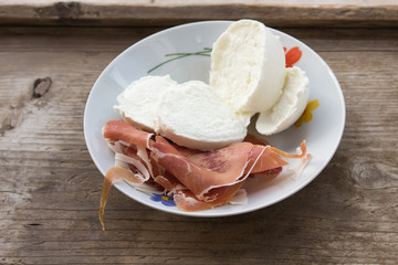 mozzarella and prosciutto 