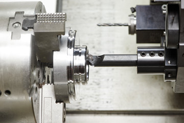 metal turning process on machine tool