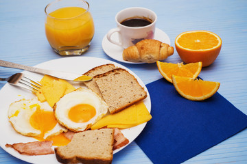 Obraz na płótnie Canvas traditional breakfast