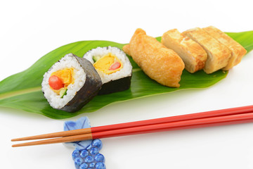 巻き寿司と稲荷寿司