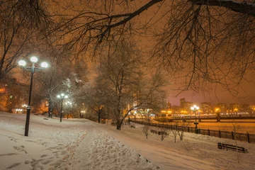 Plaid avec motif Ville sur leau River promenade in Donetsk city on a winter.