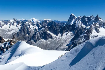 Papier Peint photo Alpinisme Grimpeur sur le chemin du sommet du Mont Blanc