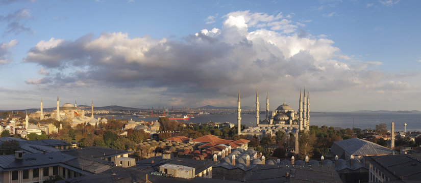 From hagia sophia mosque to blue mosque , Panorama.