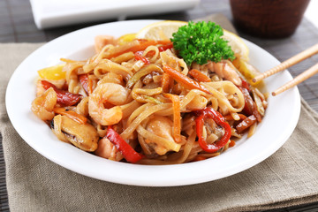 Chinese noodles with vegetables and seafood