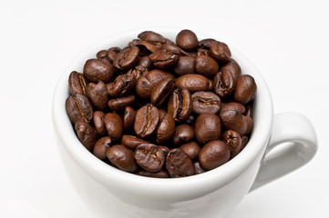Obraz premium Kaffeebohnen in Tasse
