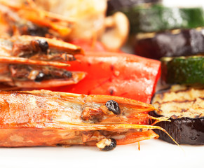 grill shrimp with vegetables
