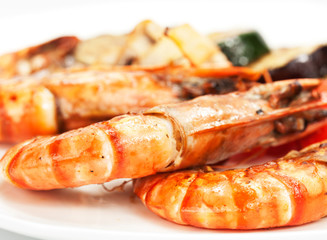 grill shrimp with vegetables