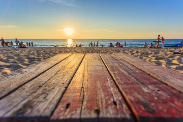 Photo sur Plexiglas Jetée Top of wooden table at sunset beach in Thailand