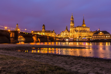 Dresdens Skyline im Abendlicht