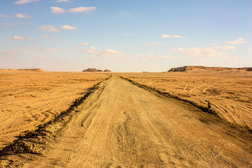 Egitto Deserto Sahara pista verso el Himeimat
