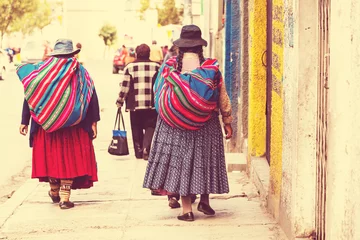 Zelfklevend Fotobehang Bolivian people in city © Galyna Andrushko