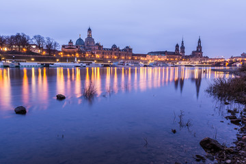 Dresdens Skyline in der Dämmerung
