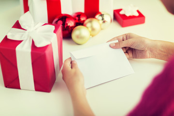 Obraz premium close up of woman with letter and presents
