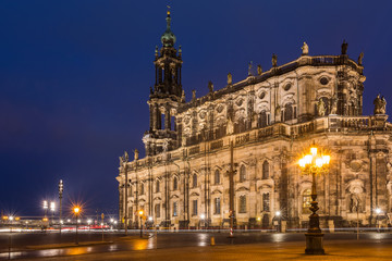 Fototapeta na wymiar Dresdner Hofkirche im Abendlicht