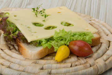 Sandwich with cheese