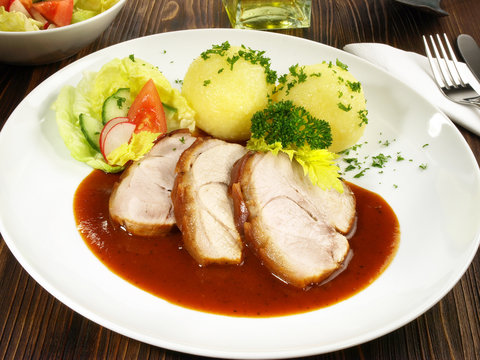 Schweinebraten mit Kartoffelknödel