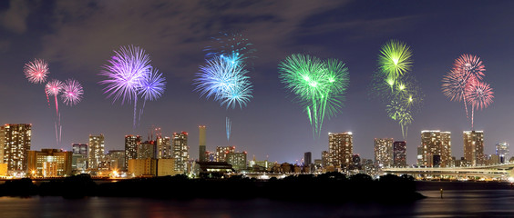 Fototapeta premium Fireworks celebrating over Odaiba, Tokyo cityscape at night