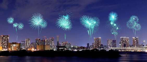 Obraz premium Fireworks celebrating over Odaiba, Tokyo cityscape at night