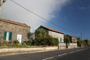 Fototapeta na wymiar Açores - Sao Miguel - Maisons en pierres de laves à Ginetes